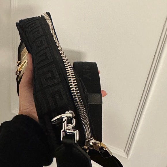 Men’s Givenchy Antigona U Camera Bag - Picture 14 of 16